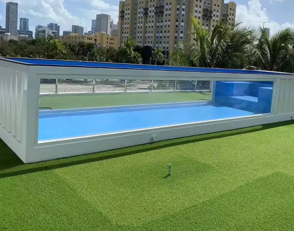 Conteneur d’expédition préfabriqué en usine de 40 pieds avec piscine et fenêtre en acrylique pour spa extérieur
