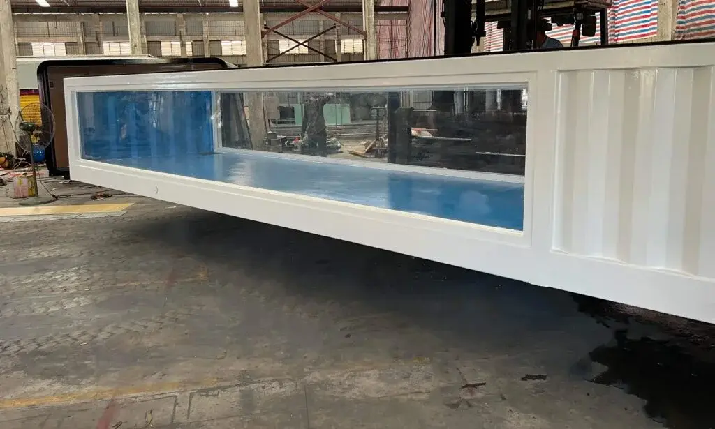 Conteneur d’expédition préfabriqué en usine de 40 pieds avec piscine et fenêtre en acrylique pour spa extérieur – Image 5
